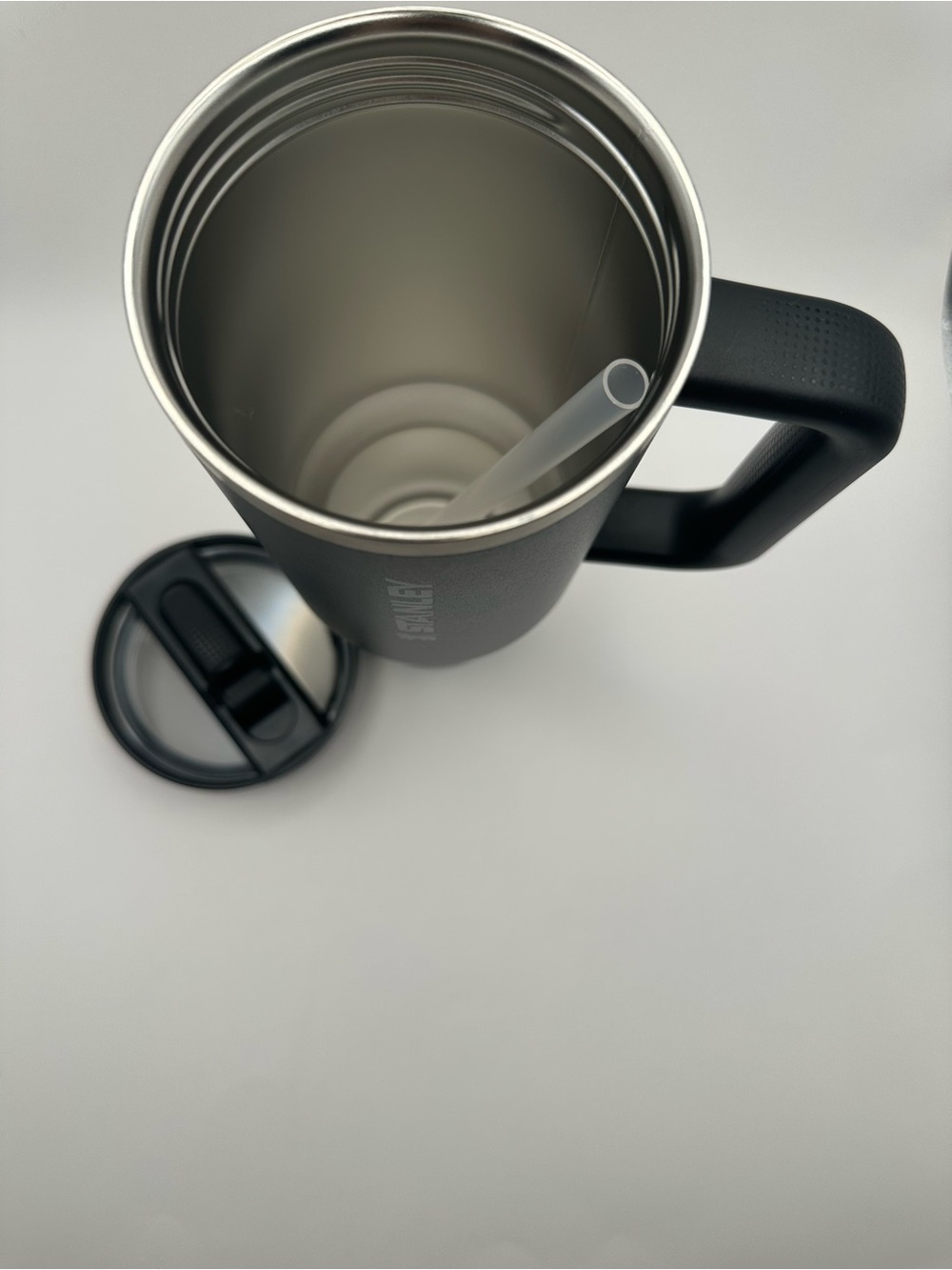 Stanley Matte Black Quencher Tumbler with Clear Lid 40 oz - Picture 6 of 7